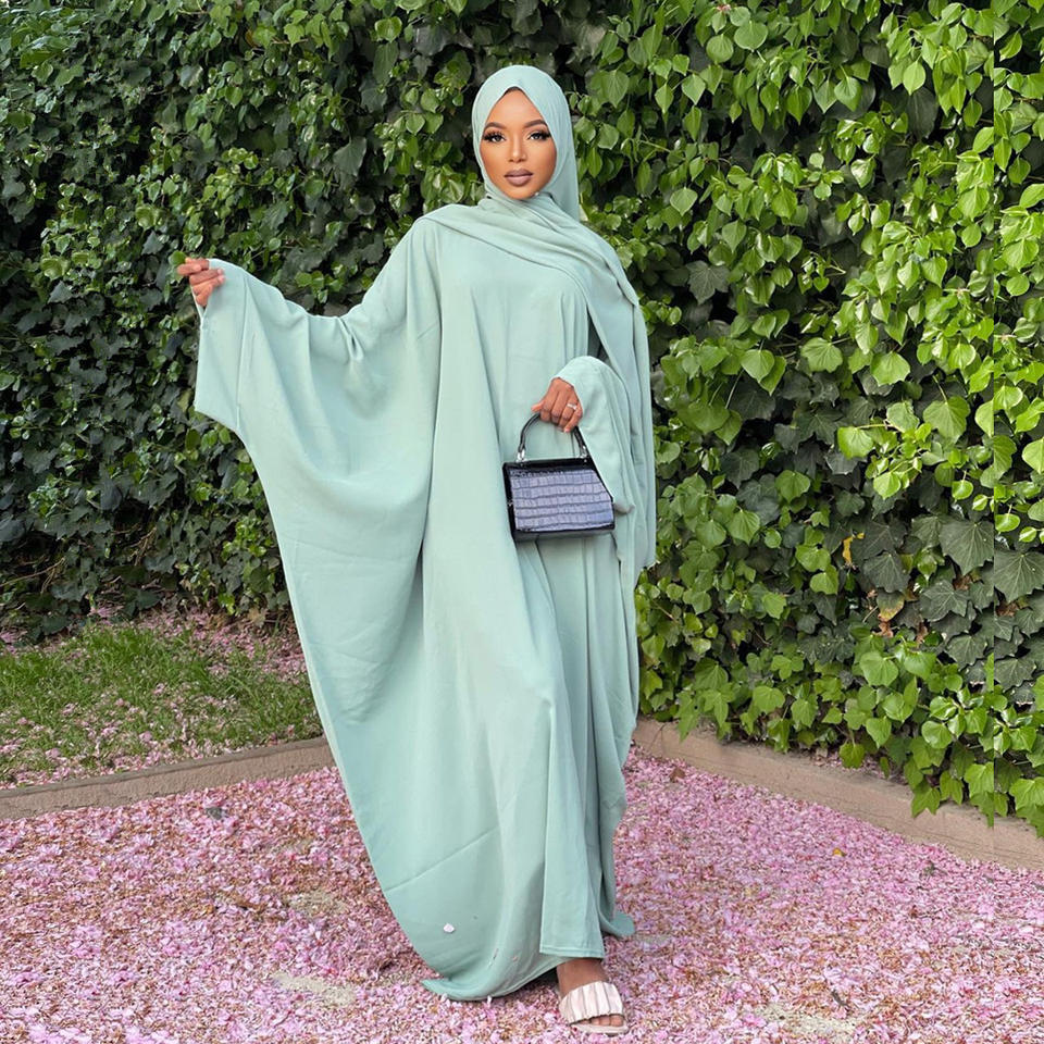 Elegante Breezy Solid Abaya